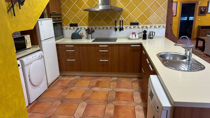 Image No.12-4 Bed Villa for sale