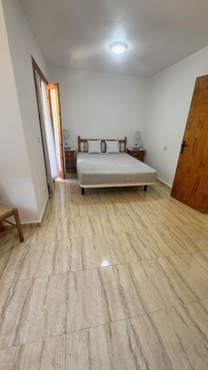 Image No.40-5 Bed Townhouse for sale