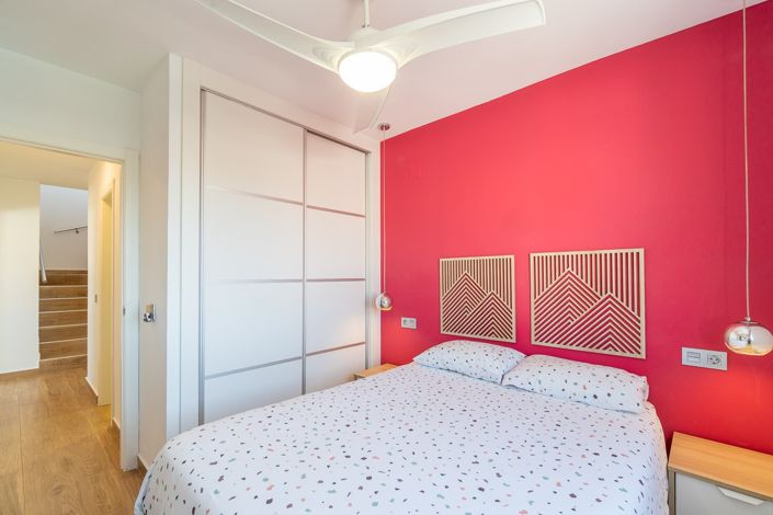 Image No.18-2 Bed Townhouse for sale