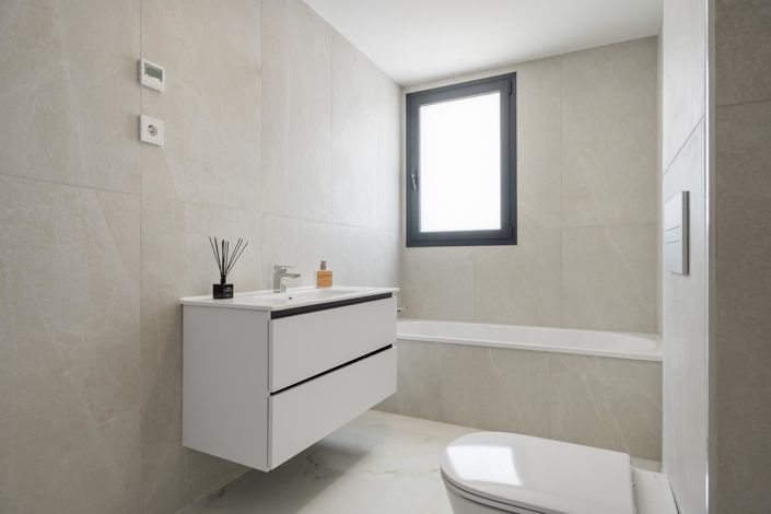 Image No.15-3 Bed Apartment for sale