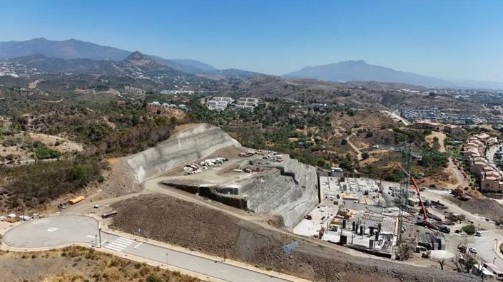 Image No.5-5 Bed Property for sale