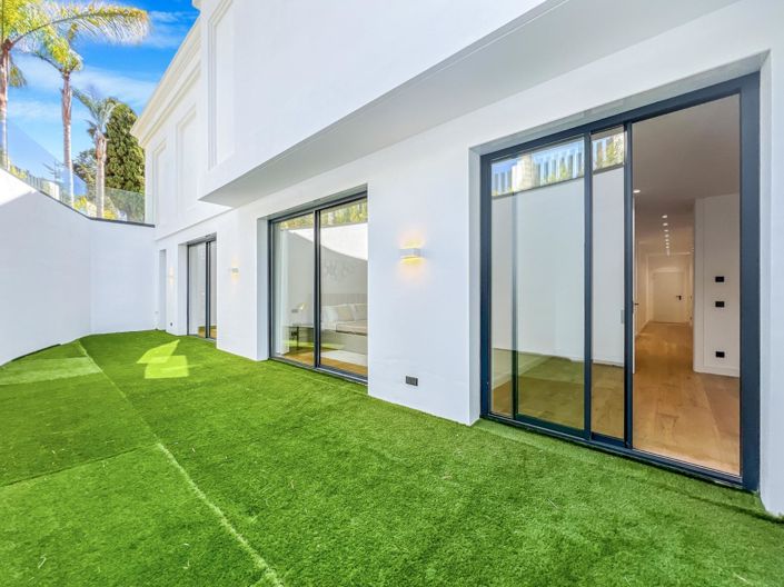 Image No.42-6 Bed Bungalow for sale
