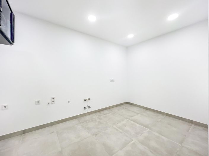 Image No.43-6 Bed Townhouse for sale