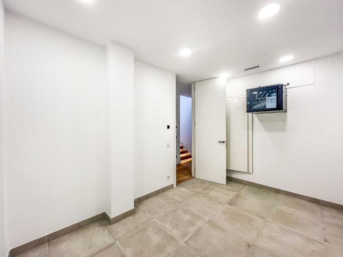 Image No.44-6 Bed Townhouse for sale