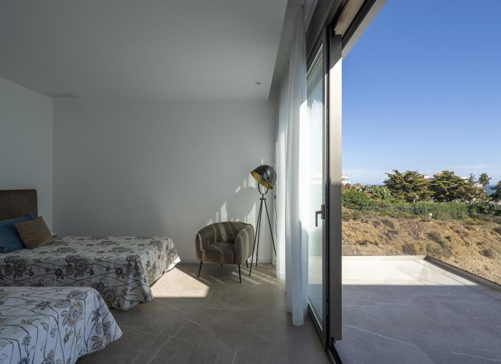 Image No.25-4 Bed Bungalow for sale