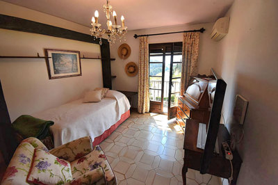 13-5fd73dea700db77384c091ca9818b1a9