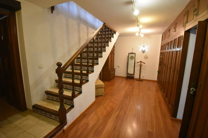 Image No.18-4 Bed House for sale