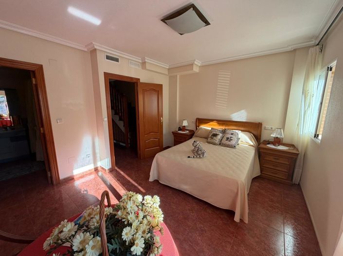 Image No.12-3 Bed Townhouse for sale