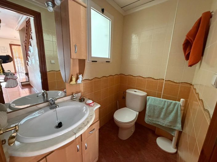 Image No.16-3 Bed Townhouse for sale