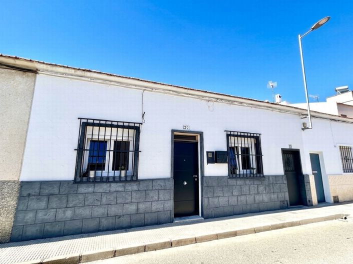 Image No.2-Maison de ville de 4 chambres à vendre à San Miguel de Salinas