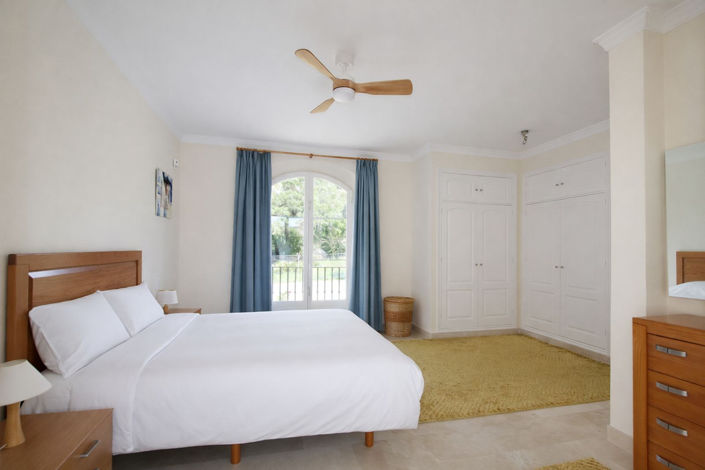 Image No.30-3 Bed Townhouse for sale