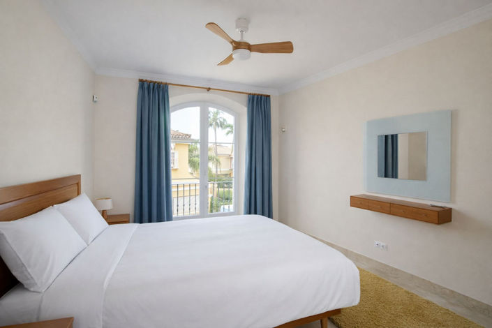 Image No.40-3 Bed Townhouse for sale