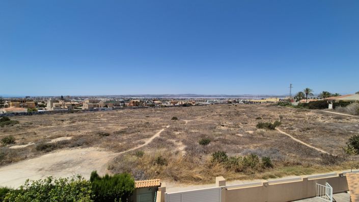 Image No.29-3 Bed Townhouse for sale