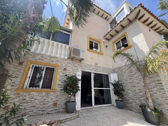 Image No.2-4 Bed Villa for sale