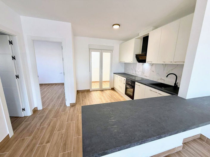 Image No.10-3 Bed House for sale