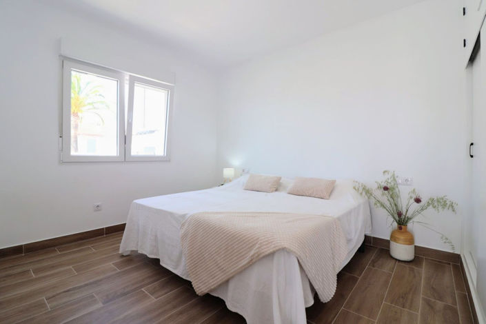 Image No.13-3 Bed House for sale