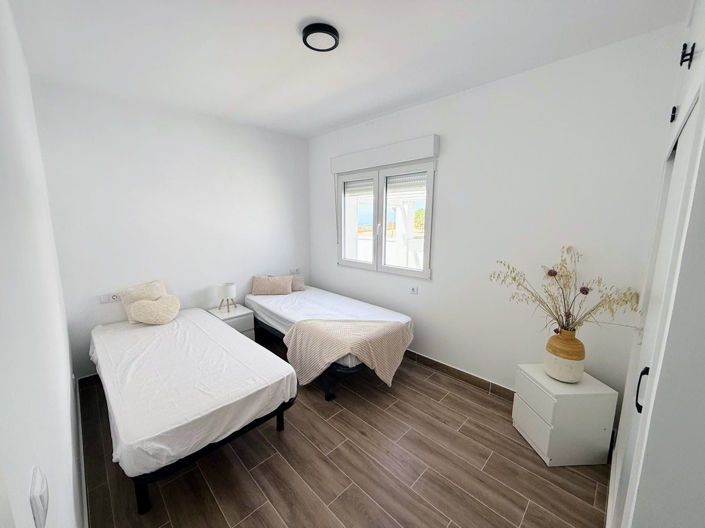 Image No.14-3 Bed House for sale