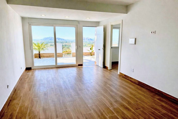 Image No.7-3 Bed House for sale
