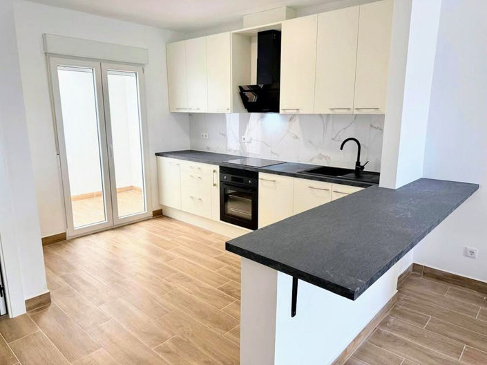 Image No.8-3 Bed House for sale