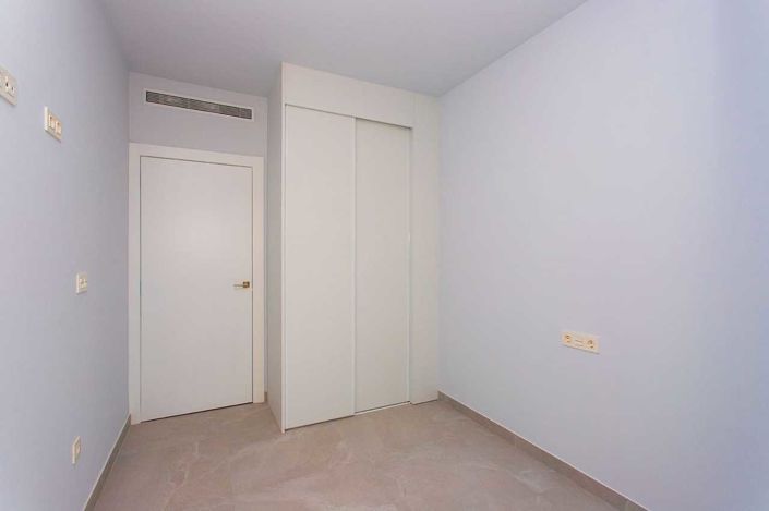 Image No.23-2 Bed House for sale