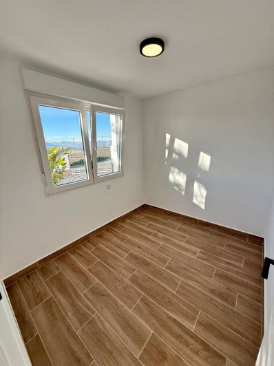 Image No.10-3 Bed House for sale