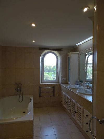 Image No.45-4 Bed Townhouse for sale