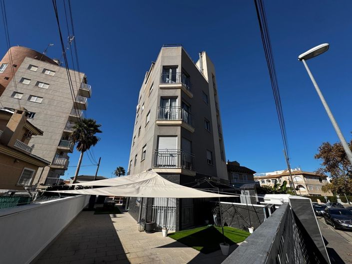 Image No.11-3 Bed House for sale
