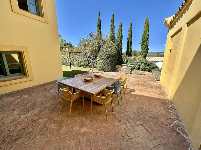 Image No.13-6 Bed Townhouse for sale