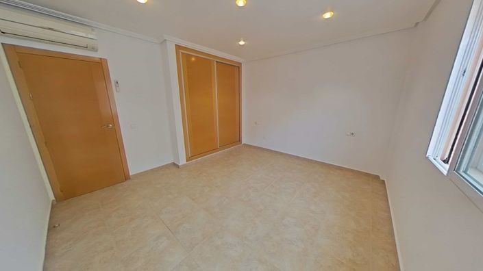 Image No.28-4 Bed Duplex for sale