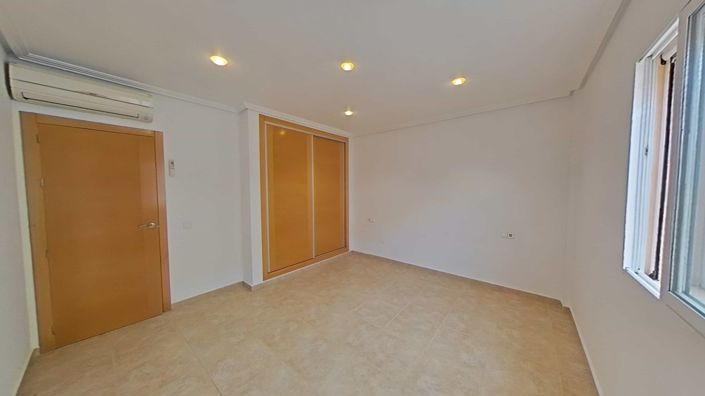 Image No.38-4 Bed Duplex for sale