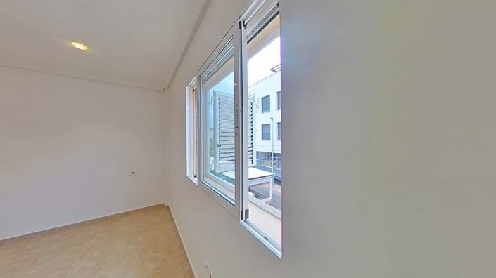 Image No.44-4 Bed Duplex for sale