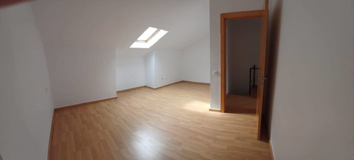 Image No.9-4 Bed Duplex for sale