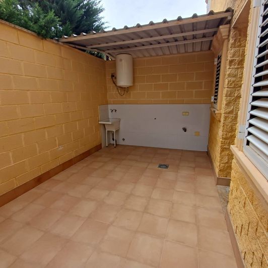 Image No.9-4 Bed House for sale