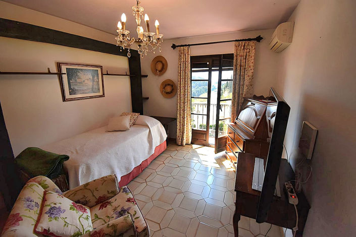 Image No.13-4 Bed House for sale