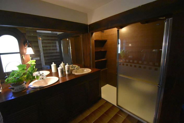 Image No.15-4 Bed House for sale