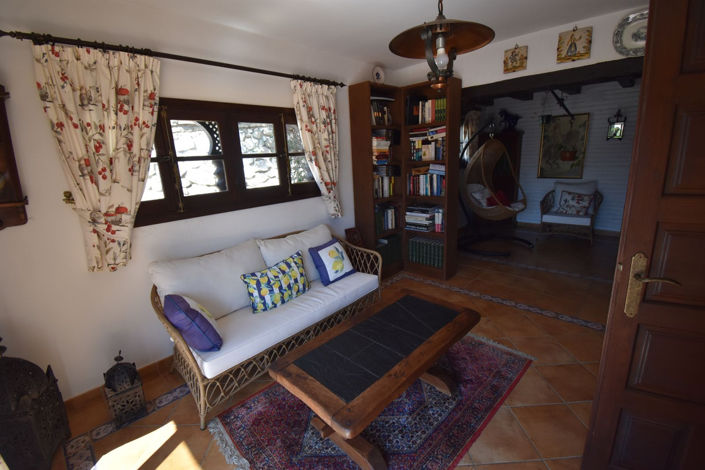 Image No.20-4 Bed House for sale