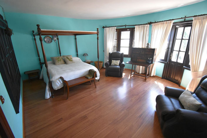 Image No.22-4 Bed House for sale