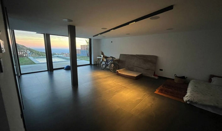 Image No.12-5 Bed House for sale