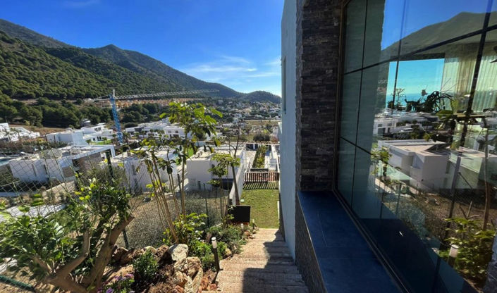 Image No.18-5 Bed House for sale