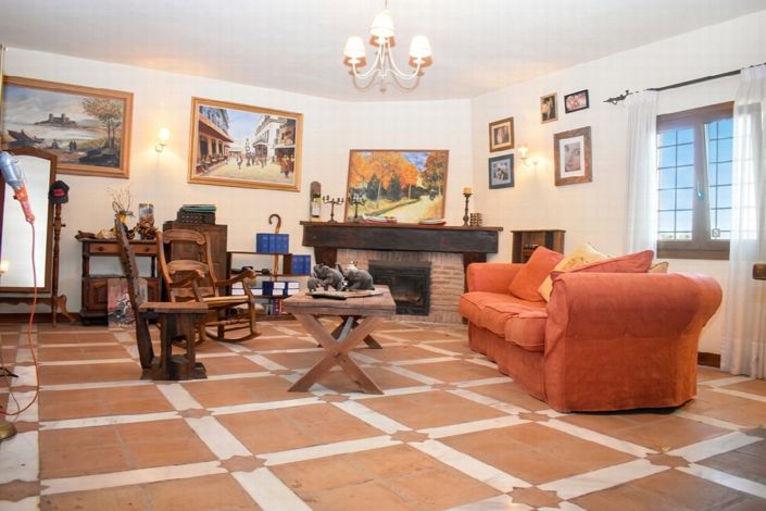Image No.10-4 Bed Villa for sale
