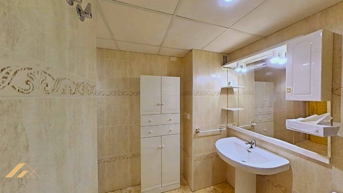 Image No.27-3 Bed Property for sale