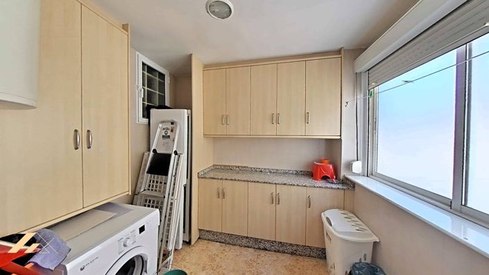 Image No.39-3 Bed Property for sale