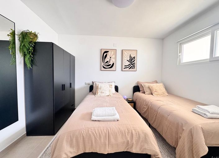 Image No.14-2 Bed House for sale