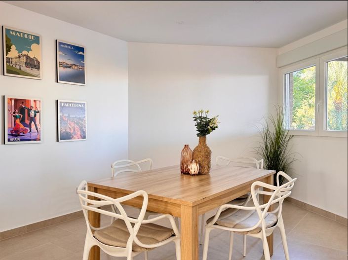 Image No.8-2 Bed House for sale