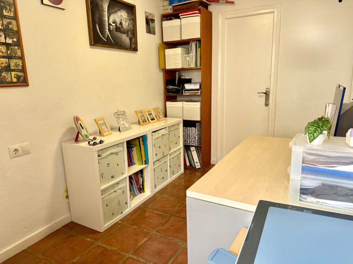 Image No.17-3 Bed House for sale