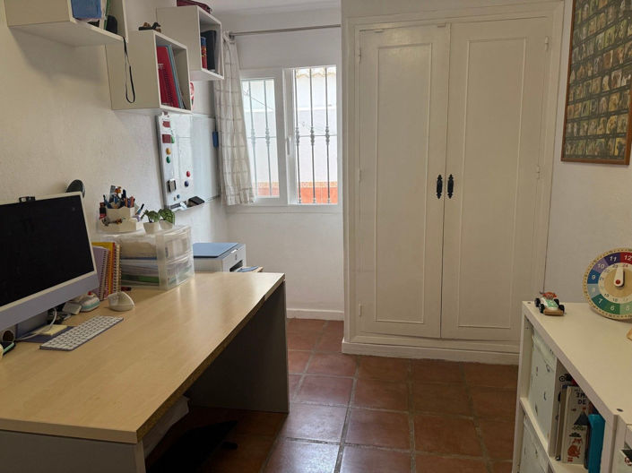 Image No.18-3 Bed House for sale