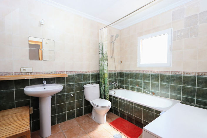 Image No.19-3 Bed House for sale