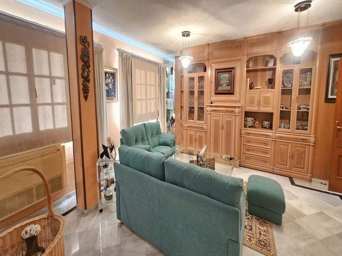 Image No.10-5 Bed Apartment for sale