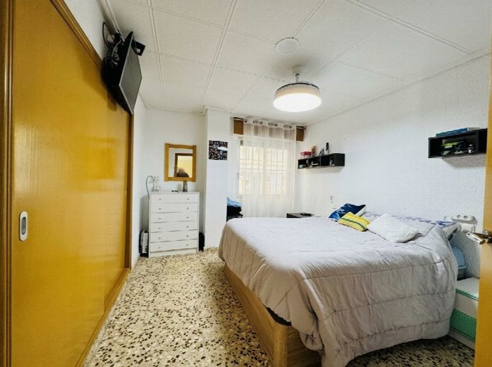 Image No.10-3 Bed Property for sale