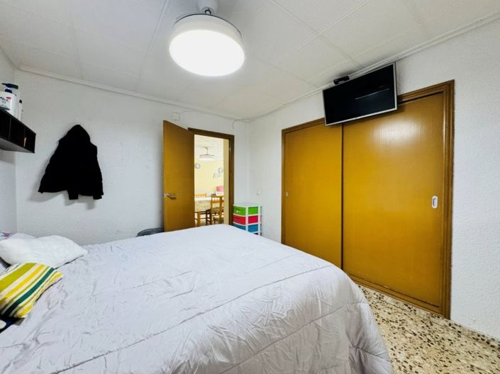 Image No.12-3 Bed Property for sale